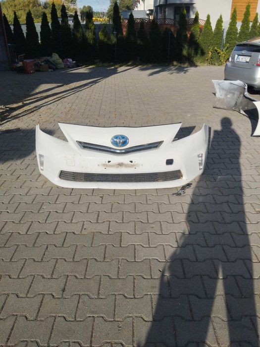 Zderzak przedni Toyota Prius Plus