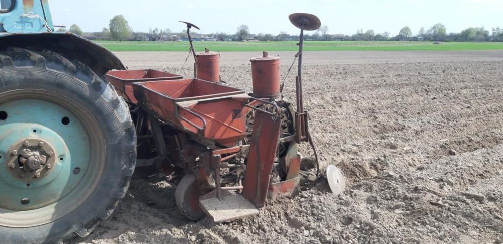 Продам 4-рядну саджалку  для картоплі в нормальному стані