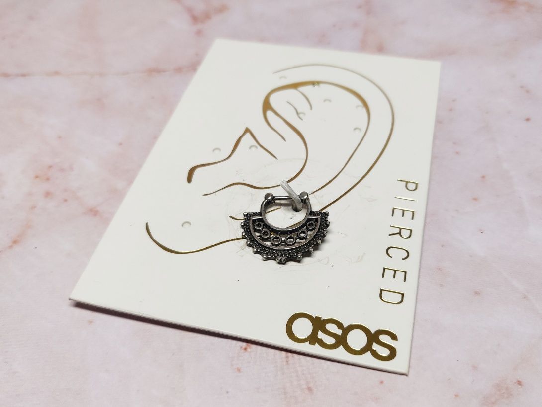 ASOS Design, ozdobny grawerowany kolczyk