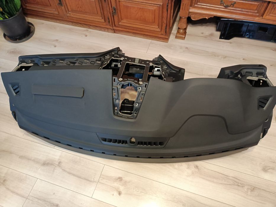 Deska rozdzielcza kokpit Volvo XC 60 II po wystrzale 2025rok