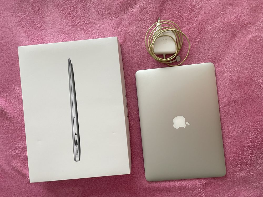 Apple macbook air 13”