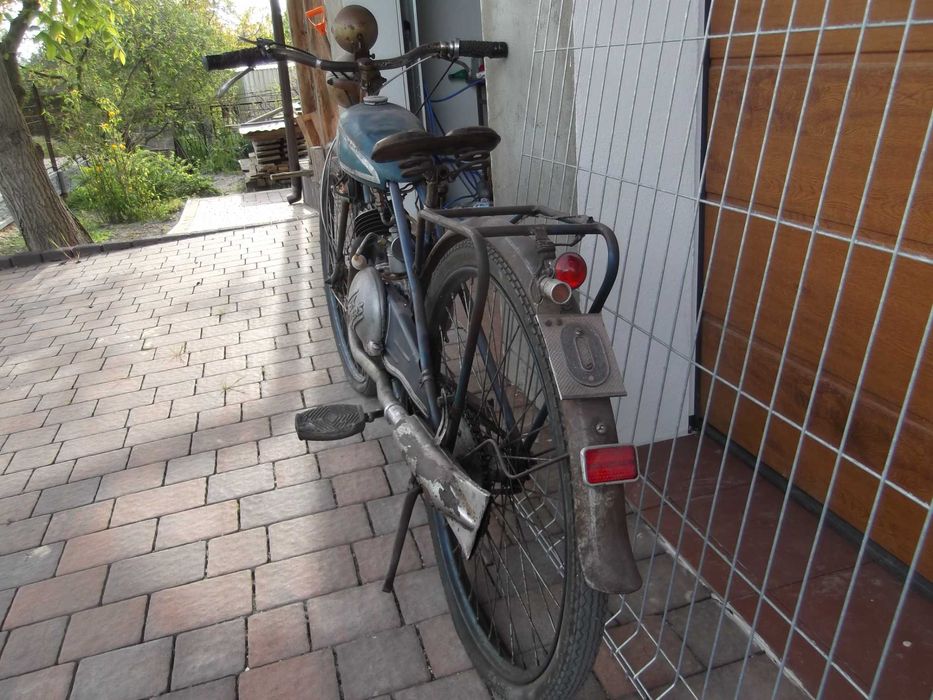 Zabytkowy rower, motocykl z silnikiem Villiers 98