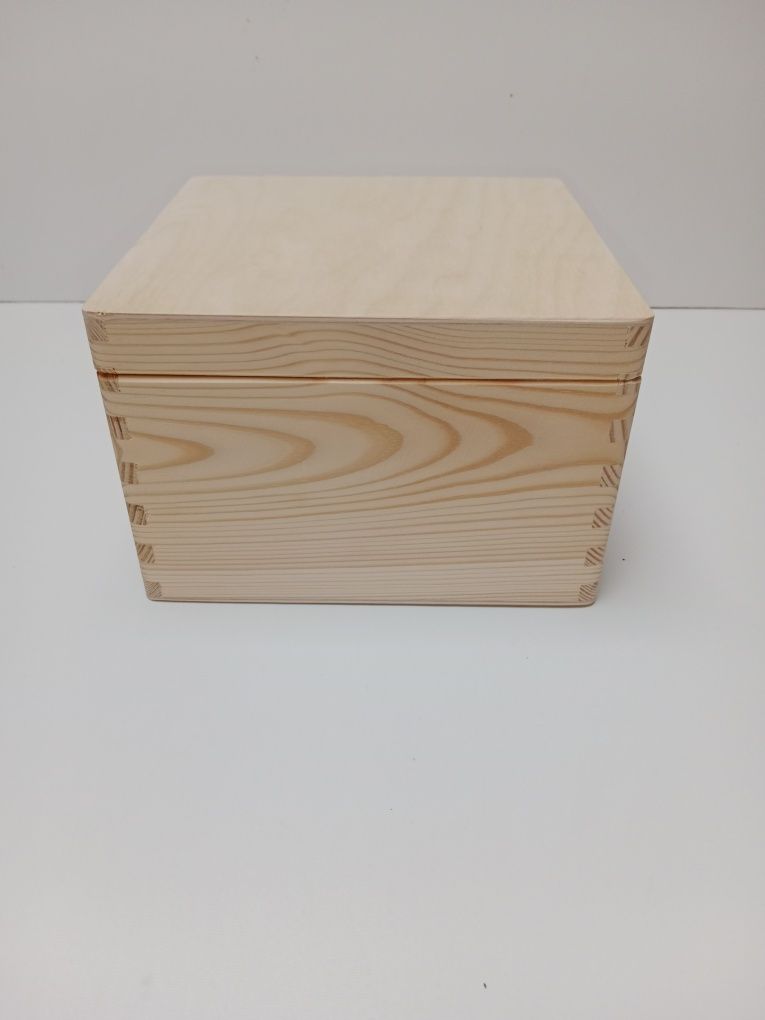 Drewniana skrzynka pudełko 20x20x13cm