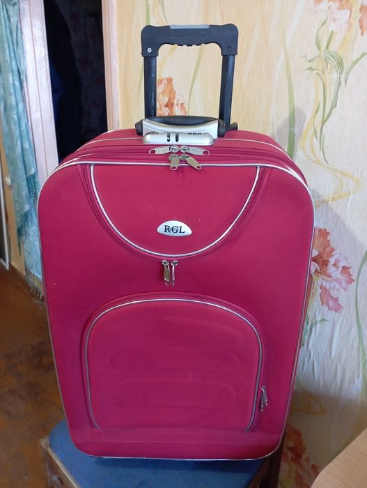 Чемодан на колесах б/у