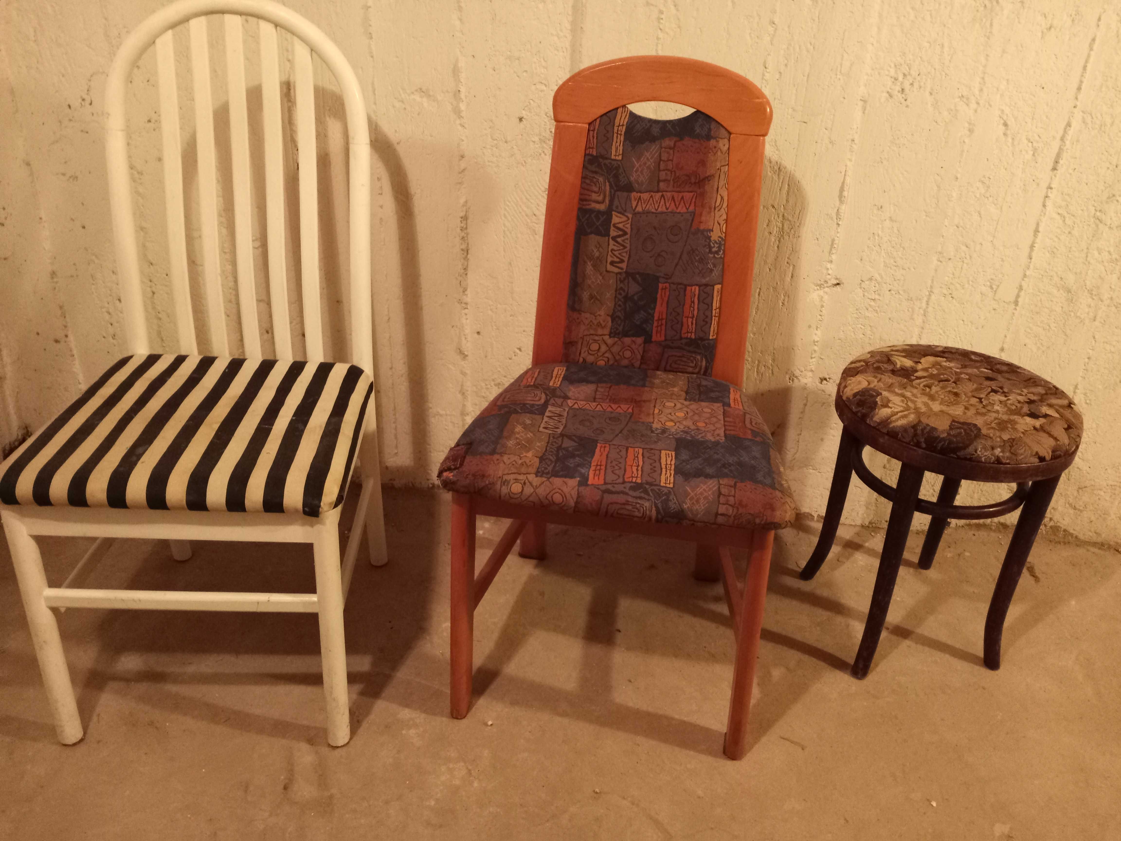 stare krzesło  z PRL vintage krzesło pólka  drewno krzesło dla