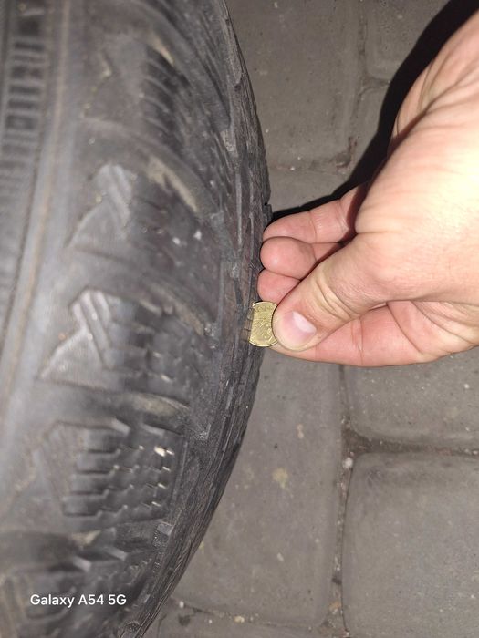 Koła felgi i opony zimowe 215/55/R17 Nokian Toyota Verso