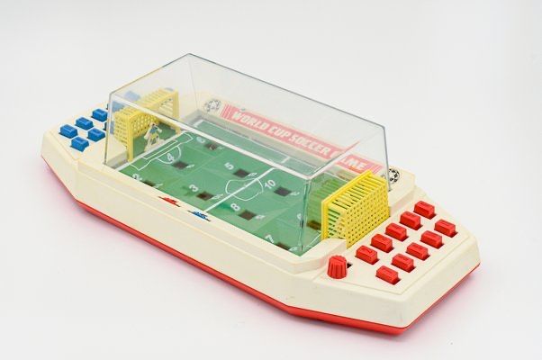 Działająca zabawka do gry w piłkę nożną Pucharu Świata, lata 80