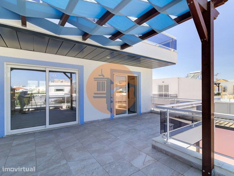 T1+3 Duplex com Garagem e Acesso Direto à Praia - Manta Rota