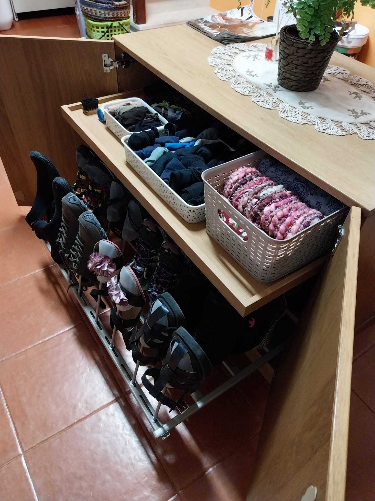 Sapateira para 16 pares de sapatos com prateleira