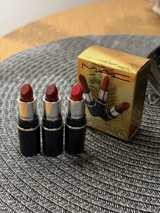 Помади косметика Mac