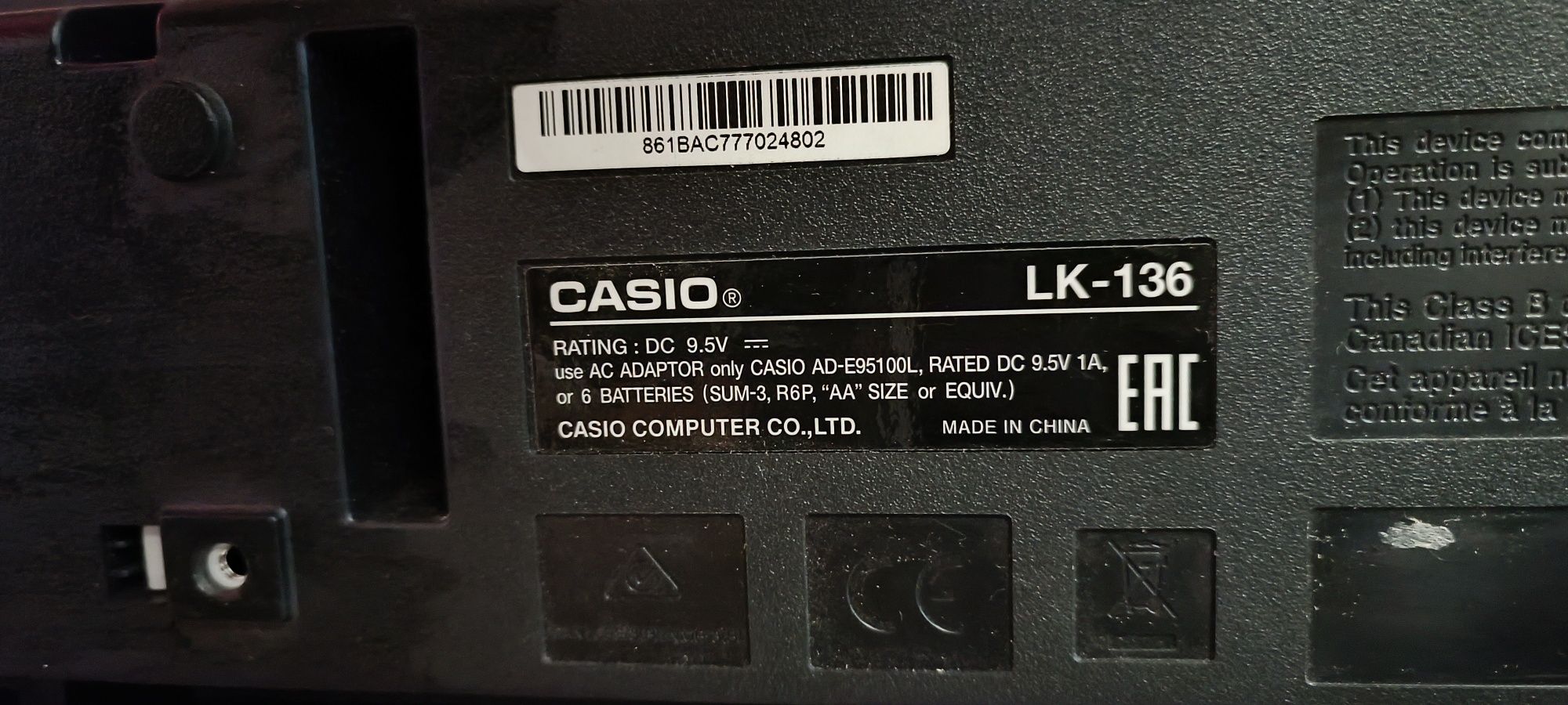 Синтезатор Casio LK-136 з підсвіткою