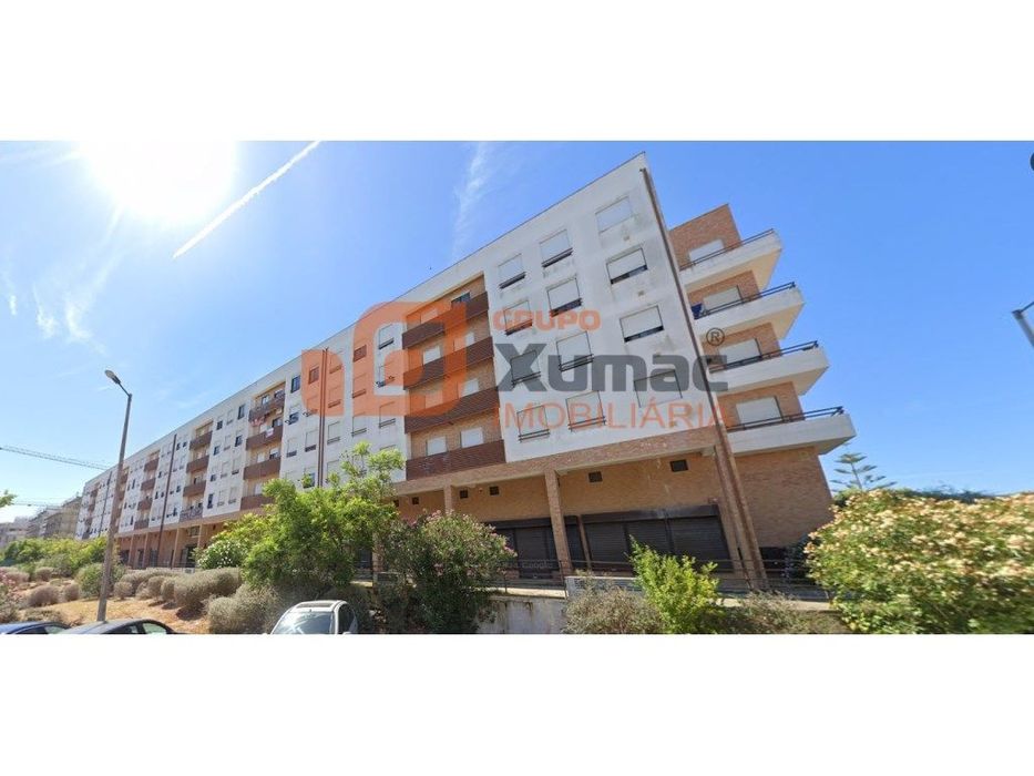 Espaço comercial no Monte da Caparica, com possibilidade para dois ...