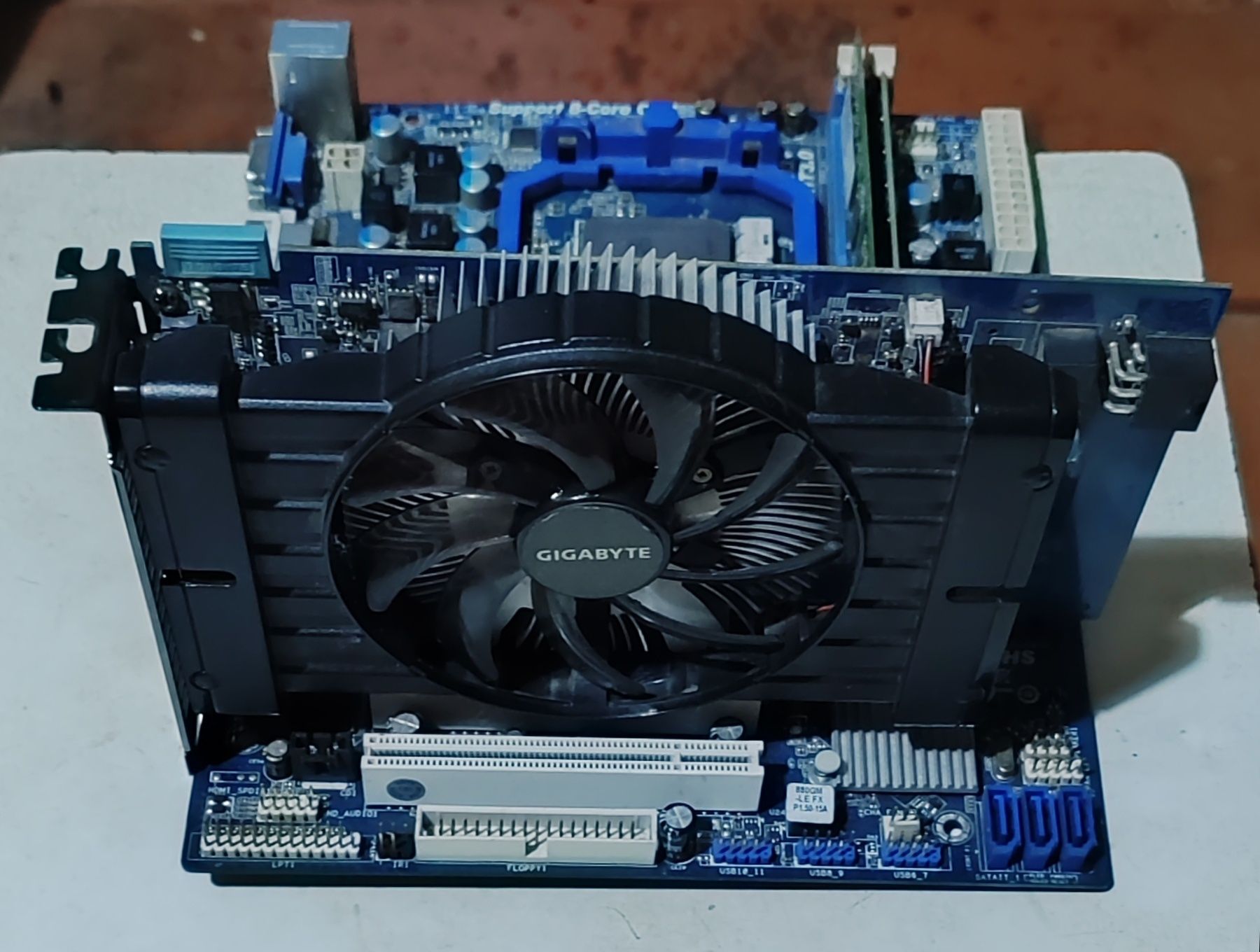 Комплект на сокет АМ3+, ASRock 880GM-LE, FX6300, Radeon HD 7770