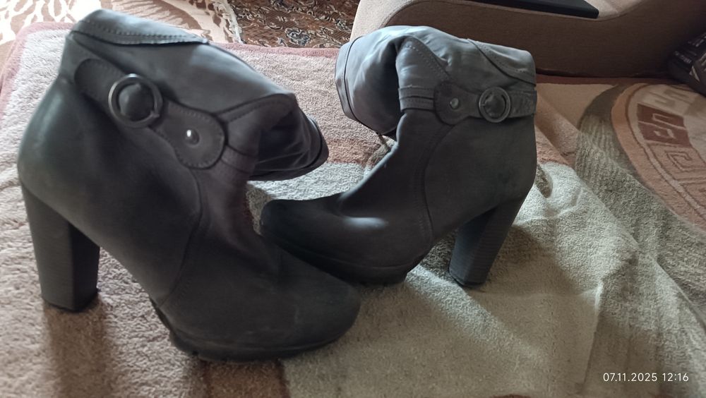 Продам сапожки жіночі