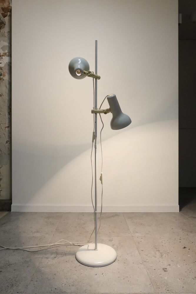Biała duńska lampa podłogowa 1970 vintage retro stojąca