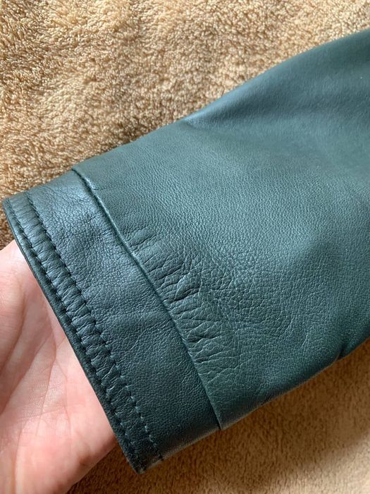 Темно-зеленая куртка из итальянской кожи