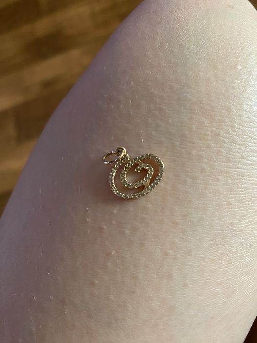 Золотий кулон