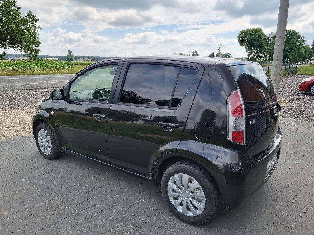 Daihatsu sirion 1.3 benz / Toyota yaris