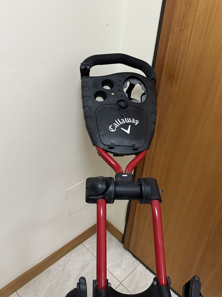 Carrinho para transportar material de golfe