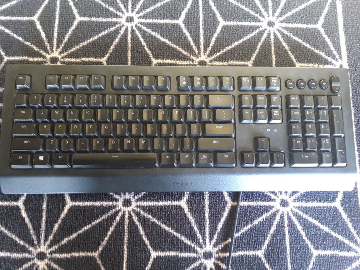 Klawiatura Razer Cynosa V 2  Jak Nowa