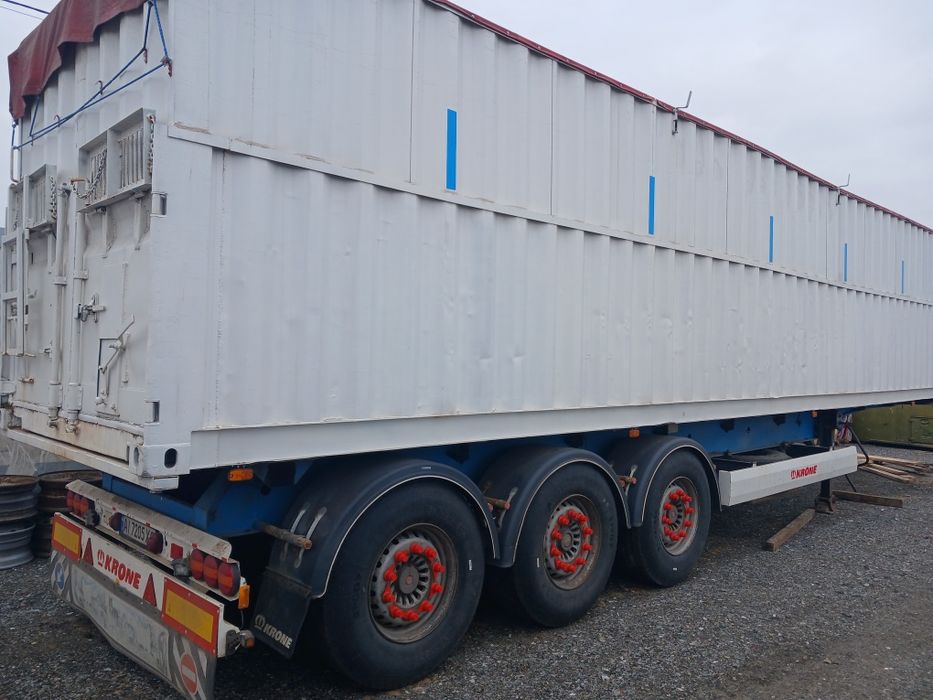Самосвал, зерновоз Krone. Зареєстрований як контейнеровоз