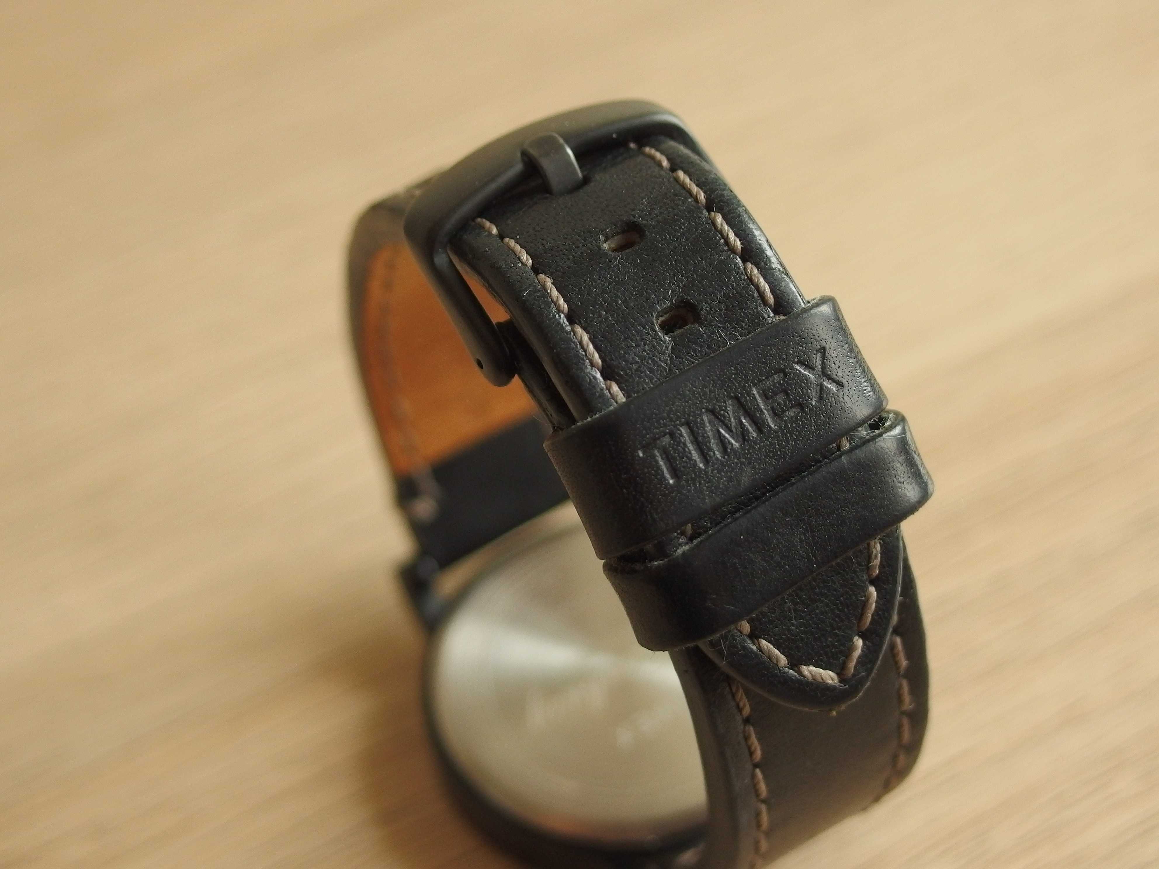 40mm czarny zegarek męski TIMEX Waterbury TW2P59000 na skórzanym pasku