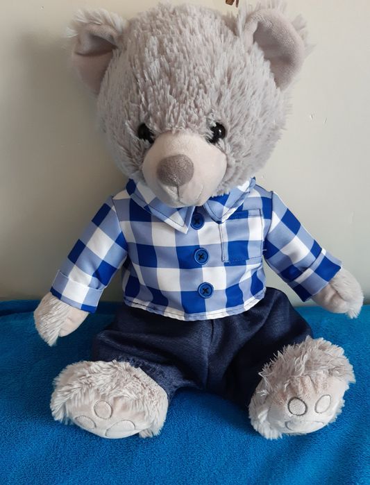 Miś maskotka w ubranku