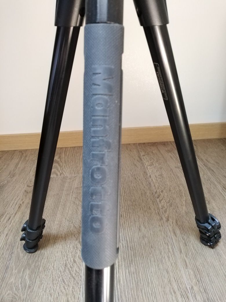 Tripé Manfrotto dual 290 com caixa