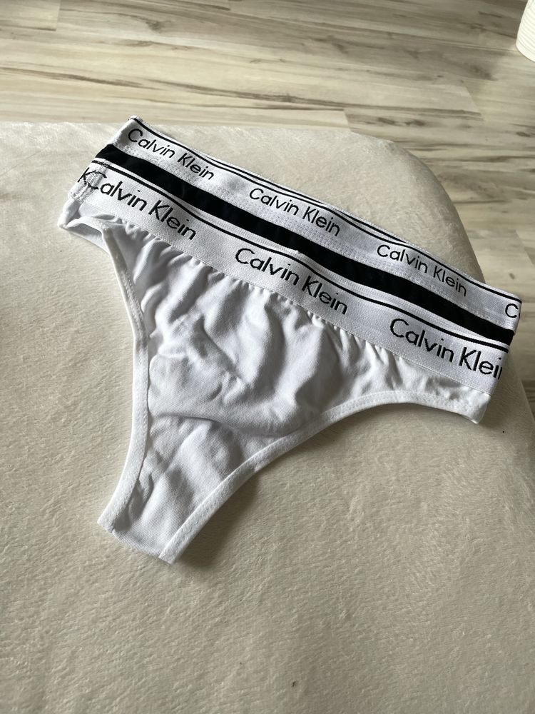 Majtki stringi damskie calvin klein zestaw białe i czarne