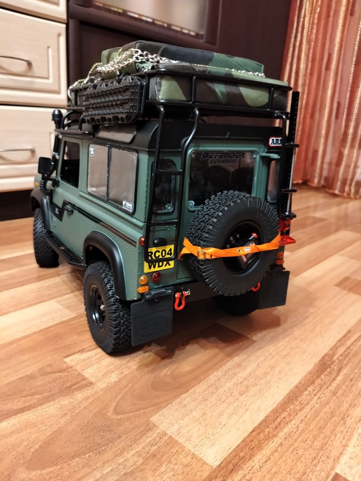 Трофи модель на радиоуправлении Land Rover 1/10 RC Traxxas Axial Rc4wd