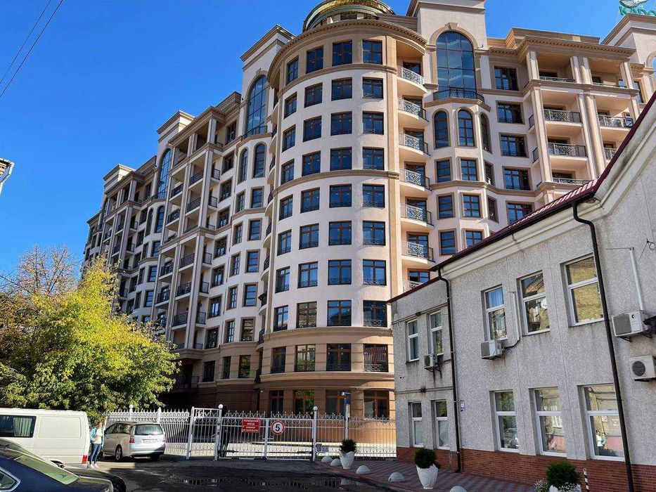 Косметологічна клініка з меблями на Печерську в ЖК KADORR