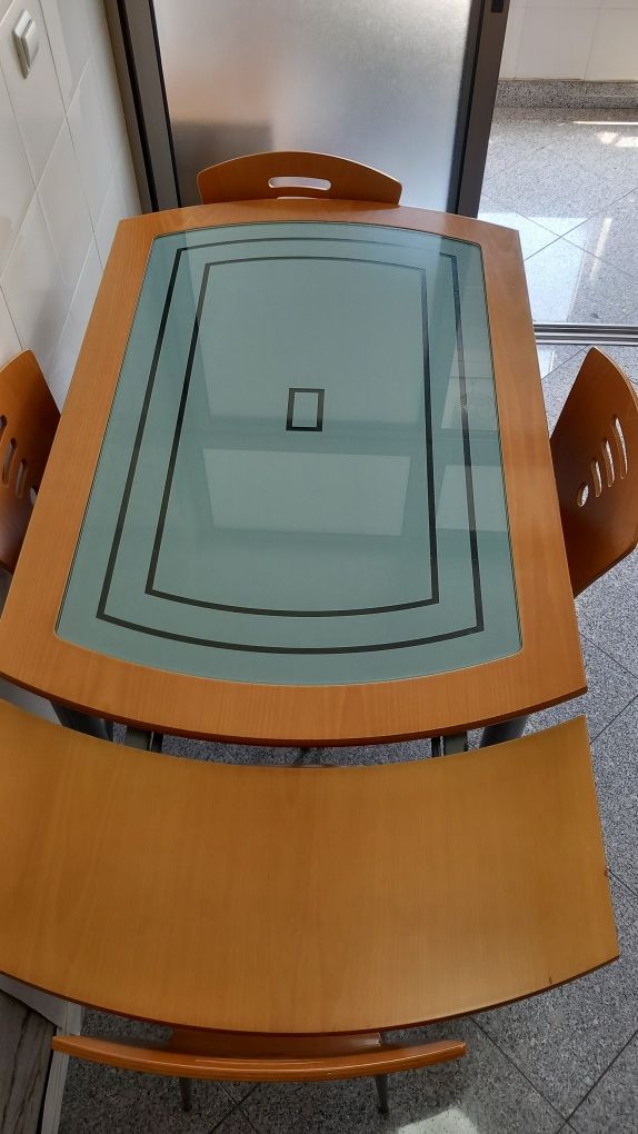 Mesa com 4 Cadeiras
