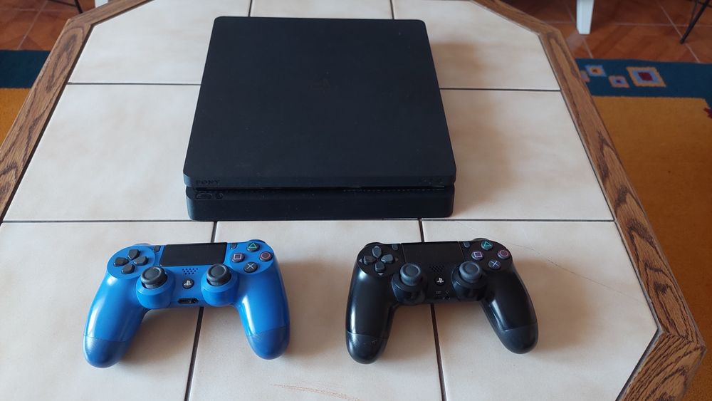 PlayStation 4 - 1 T