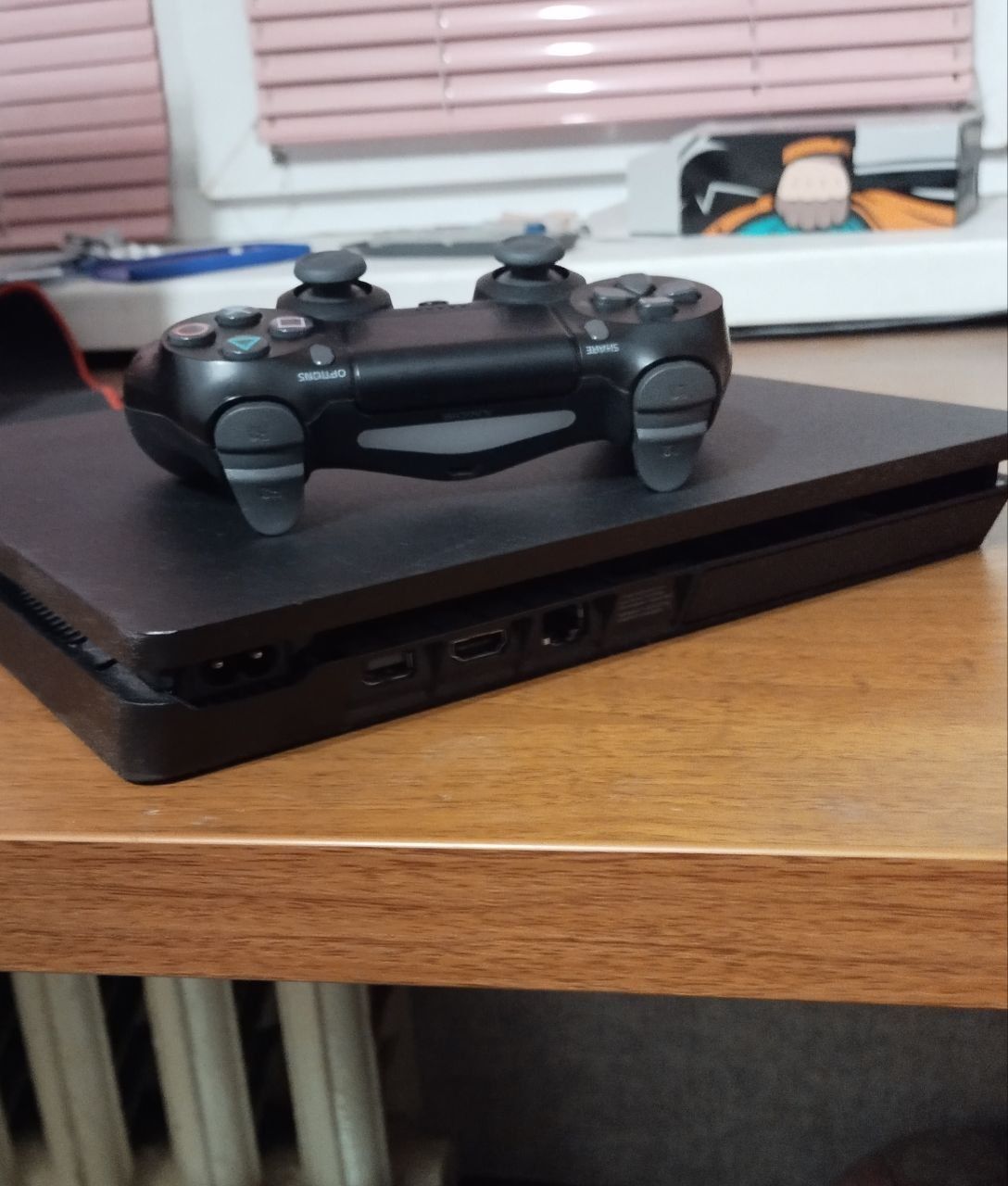 PS4 slim 1 tb + 6 игр