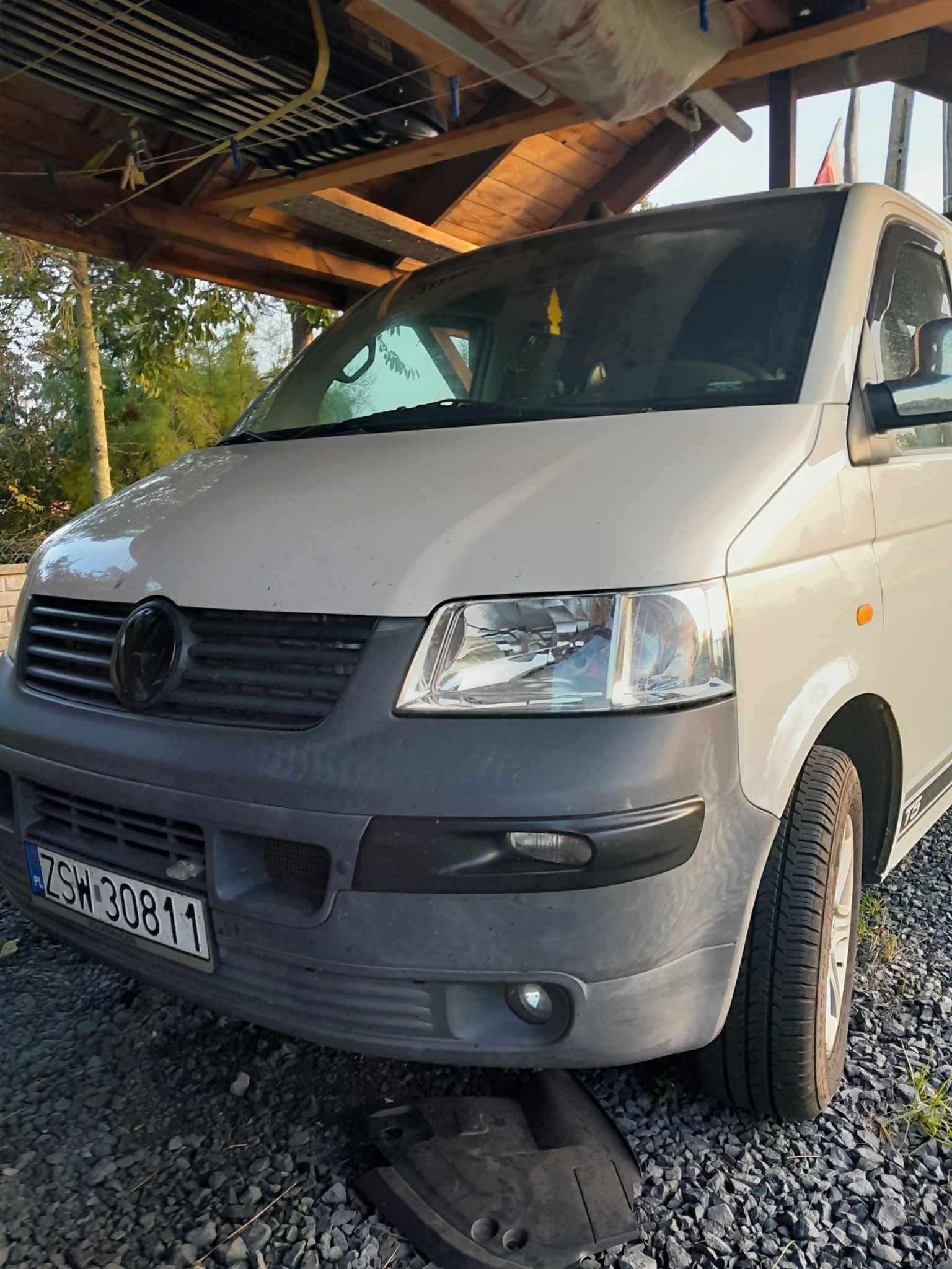 VW T- 5  Caravelle