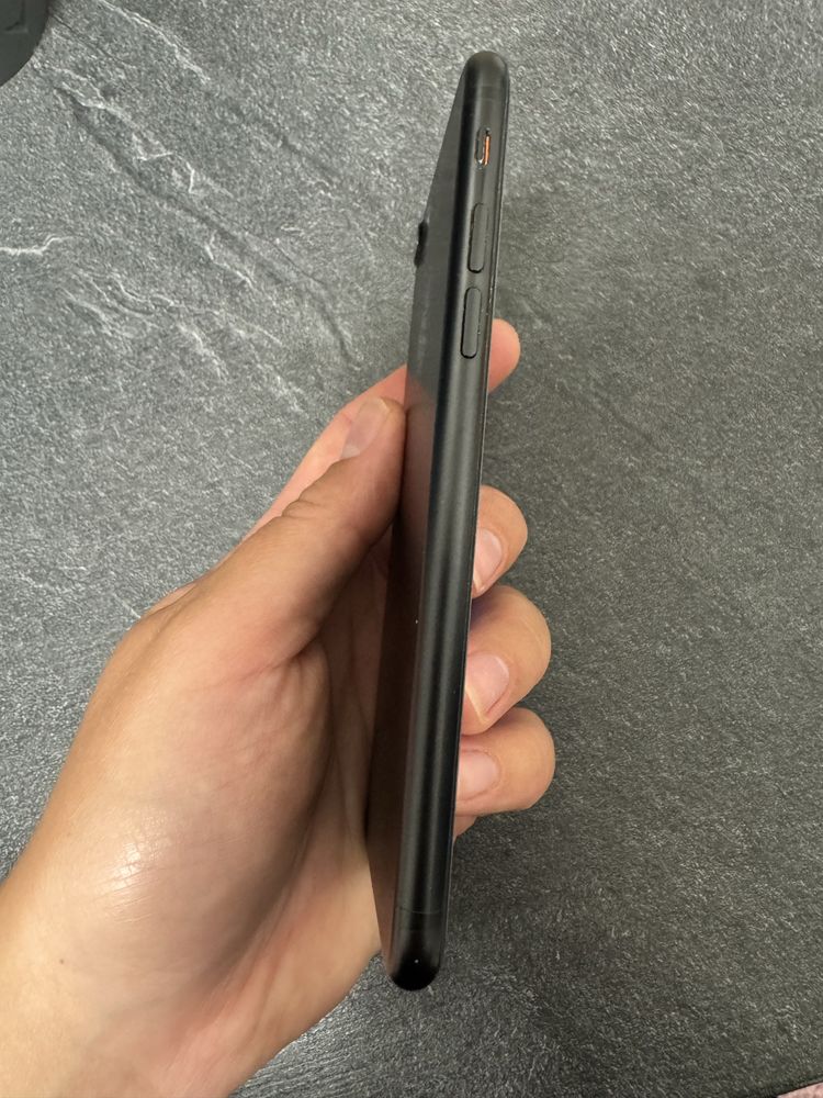 IPhone 7 32GB ze szkłem ochronnym