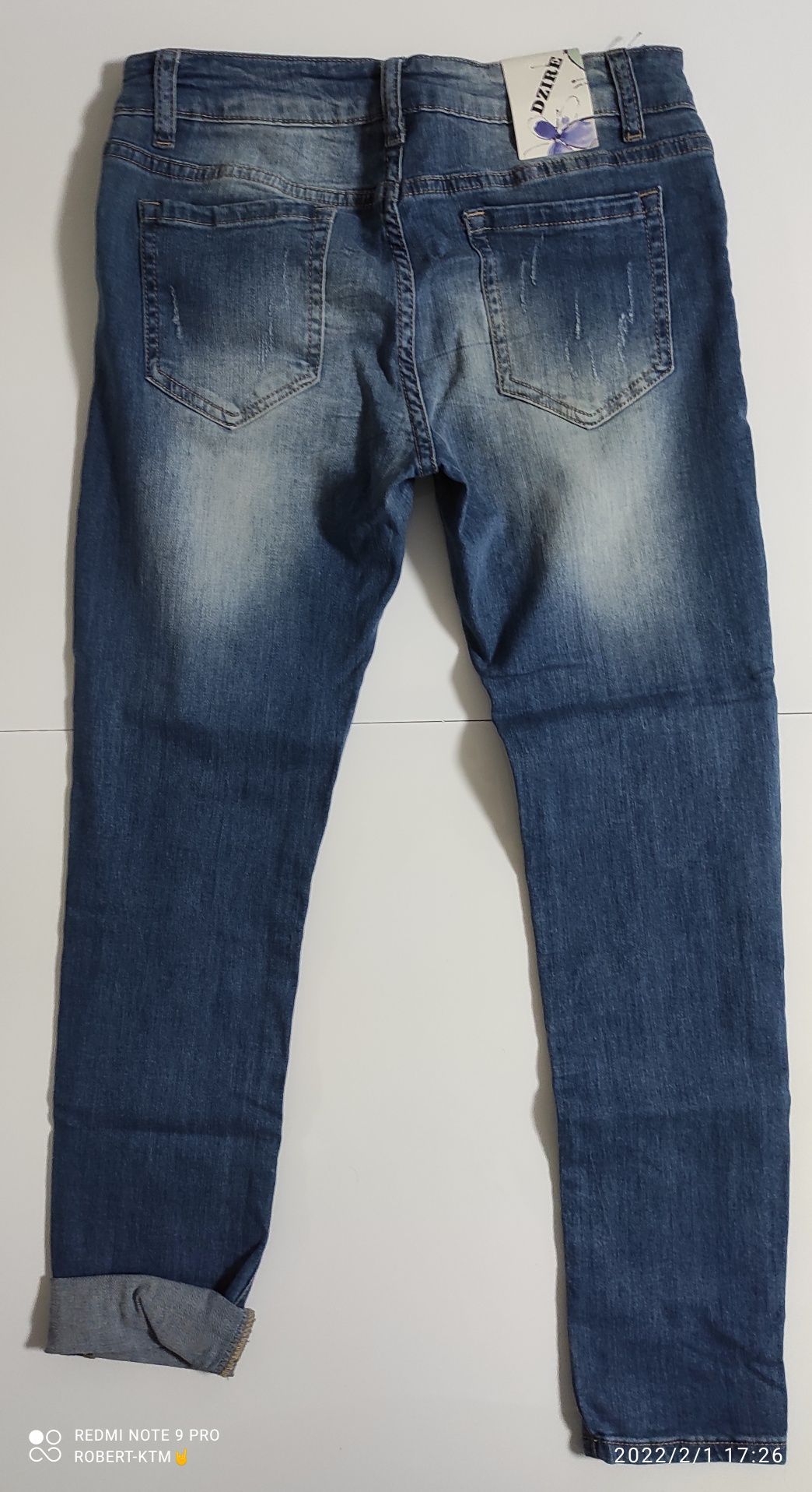 Spodnie jeansowe w rozmiarze (S,M,L) Nowe super fason w 2 kolorach