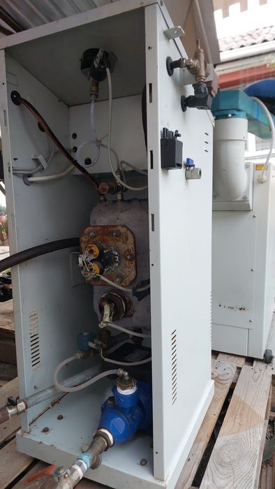 Прасувальний стіл  + парогенератор