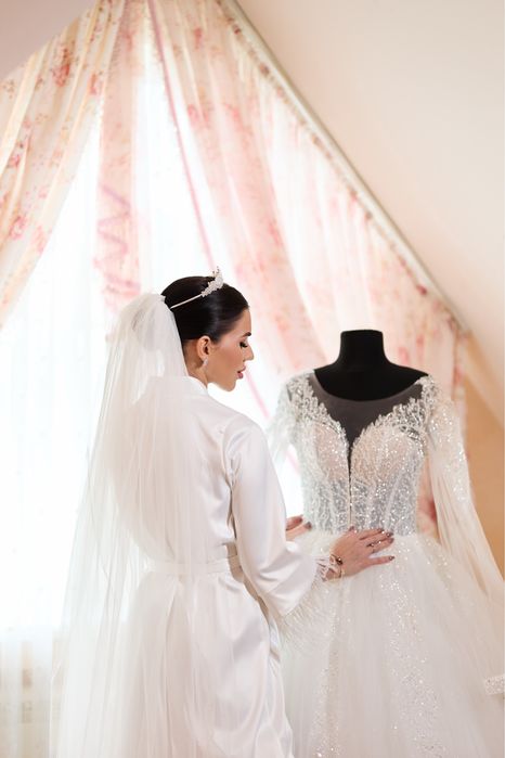 Весільна сукня не вінчана