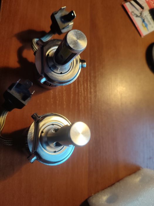 Лампи автомобільні LED з цоколем h4