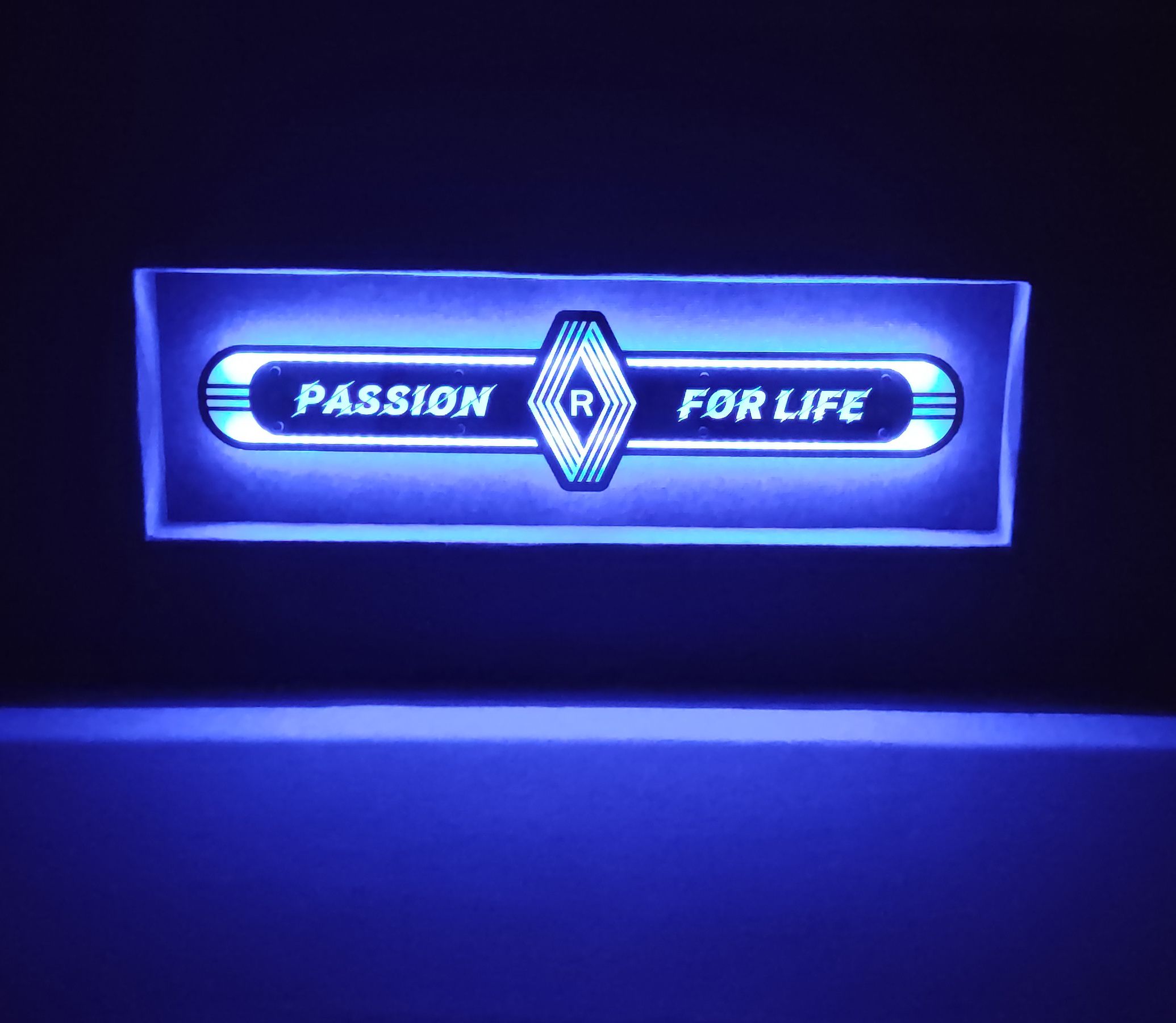 Renault Lustro LED  na tylną ścianę, Passion for Life R01-BLUE