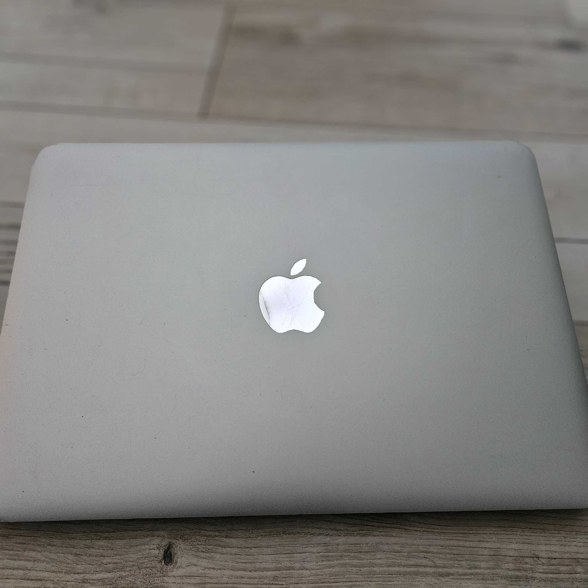 Apple Macbook 2017 core i5