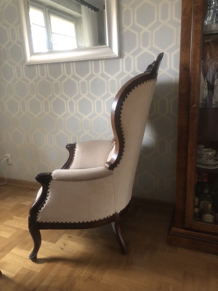 Zabytkowy fotel do renowacji