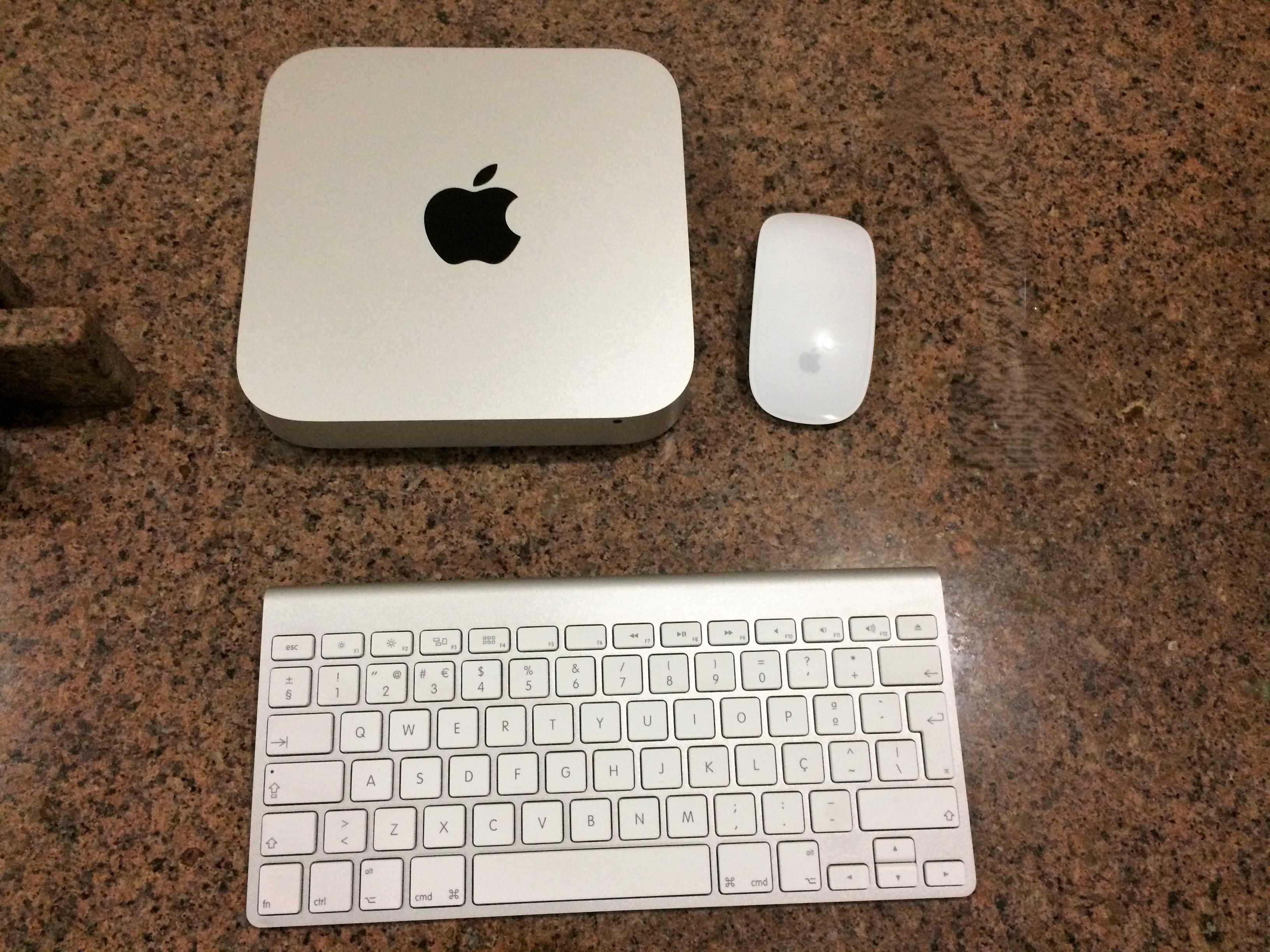 Mac mini (Late 2014) i5 2.8GHz 8GB ram 1TB Fusion Drive Mouse Keyboard