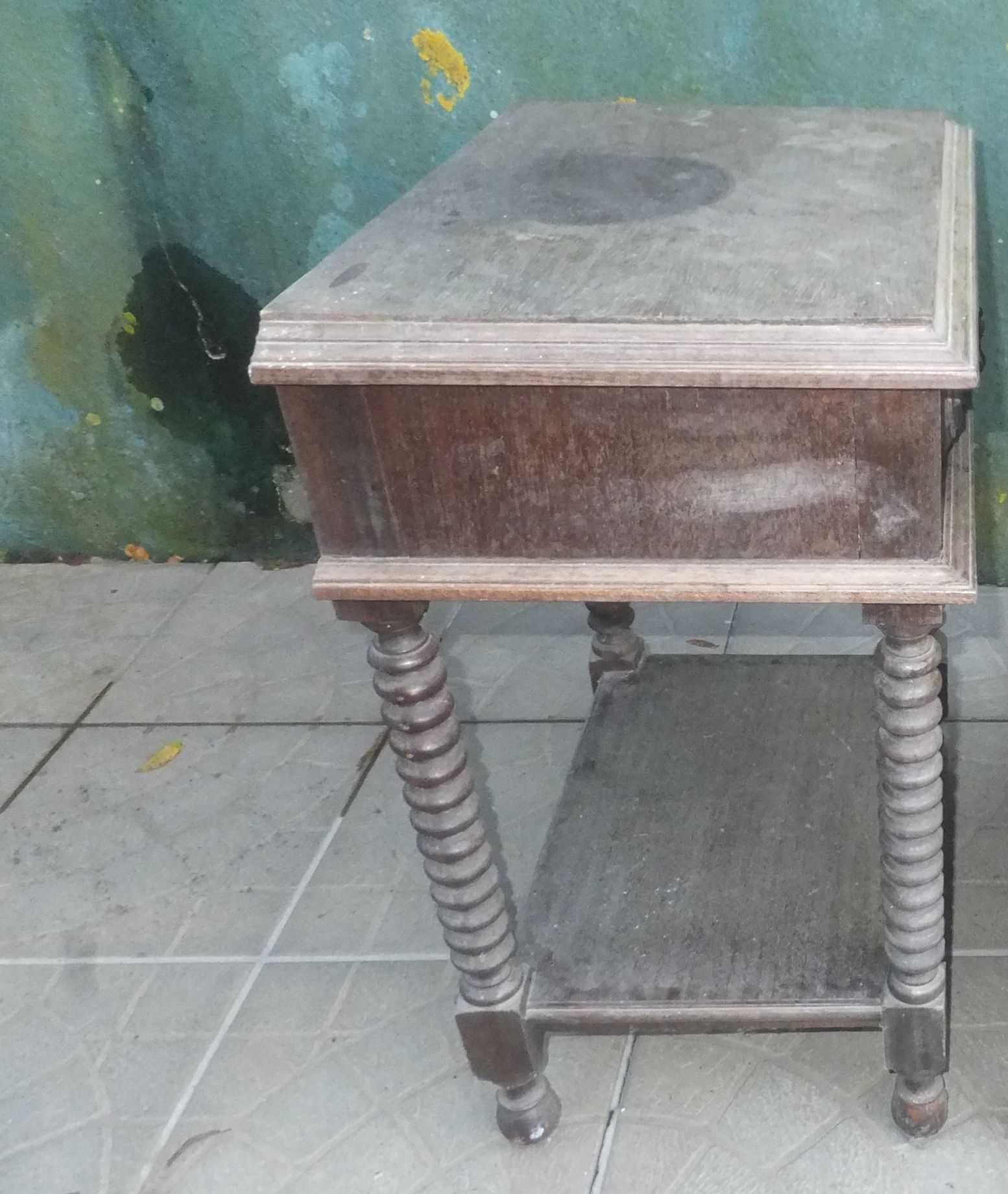 Mesa de cabeceira antiga