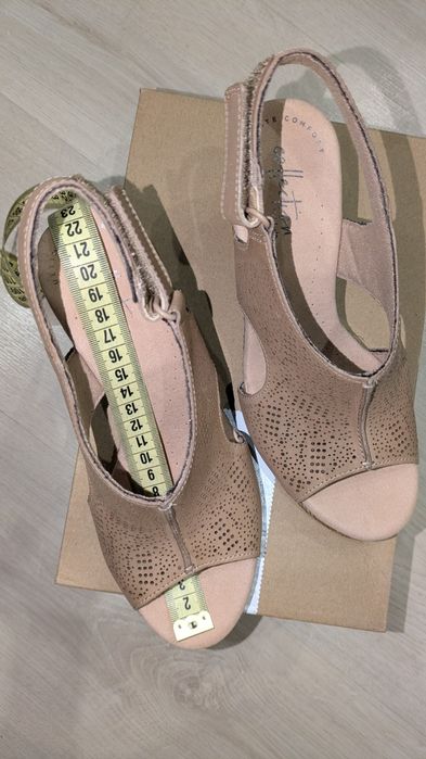 Босоніжки Clarks