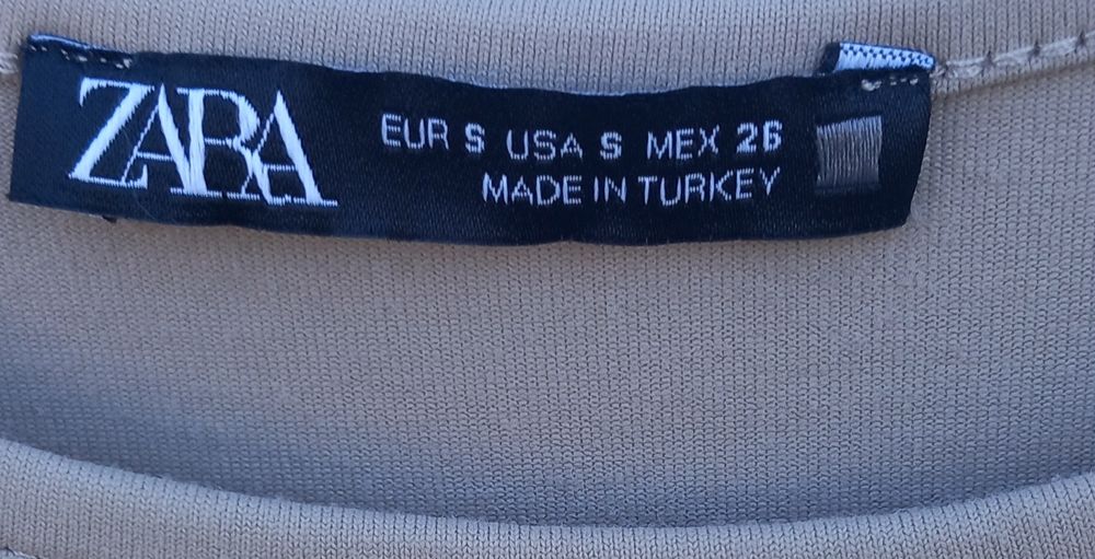 Top de alças creme, tam S da Zara 2€