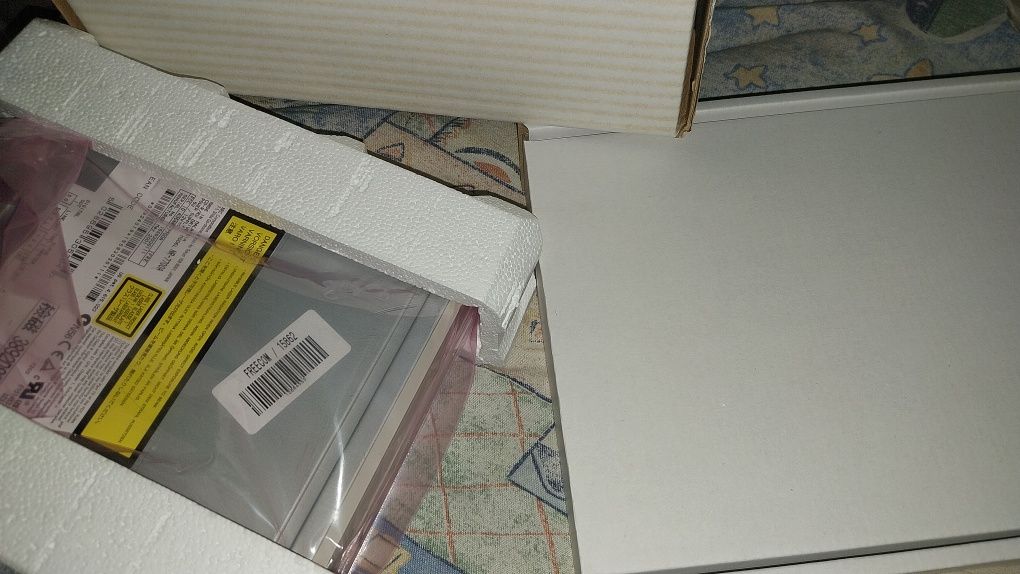 Nagrywarka / Napęd CD-RW Freecom (NEC)

Urządzenie było już otwarte i