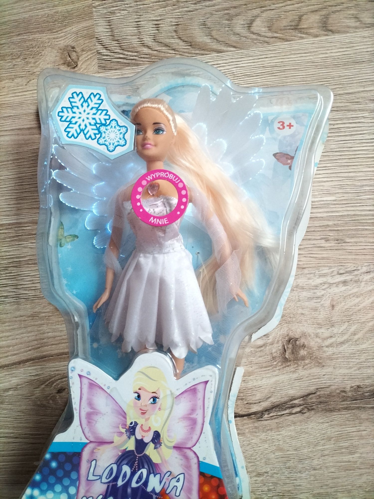 Śliczna lalka lodowa wróżka barbie