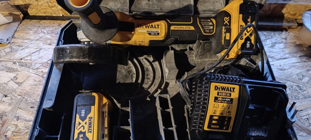 Szlifierka kątowa DeWalt dcg 405 p2
